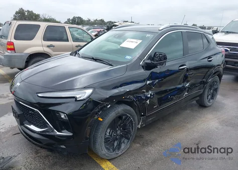 2025 Buick Encore Gx Sport Touring Fwd z USA, uszkodzony, nr VIN KL4AMDSL4SB011320